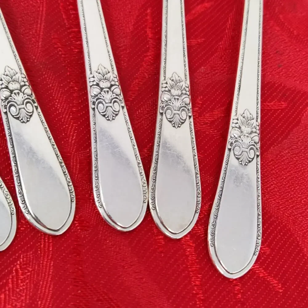 8X Tsp Rogers Bros ADORATION International SilverPlate Teaspoons Silver plated